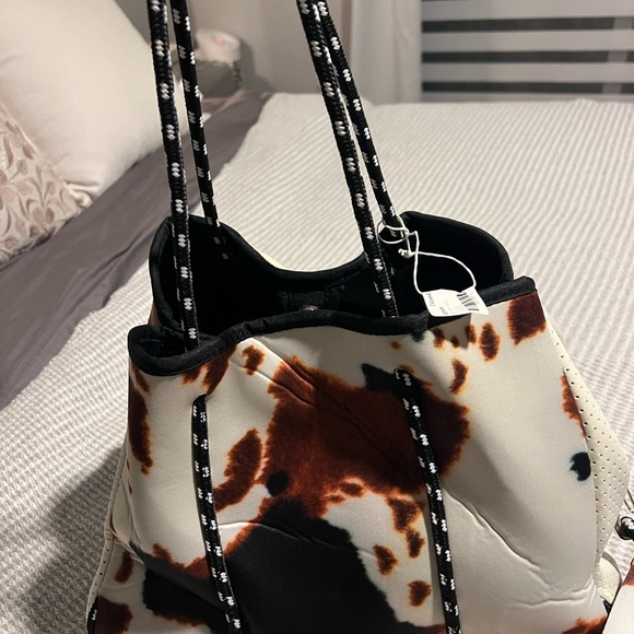 Stylish Cow Print Tote Bag - Picture 4 of 10